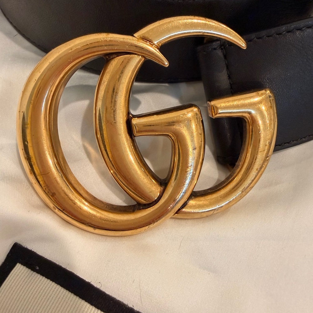 Gucci Black Leather Belt with large Gold GG Buckle - Picture 3 of 11